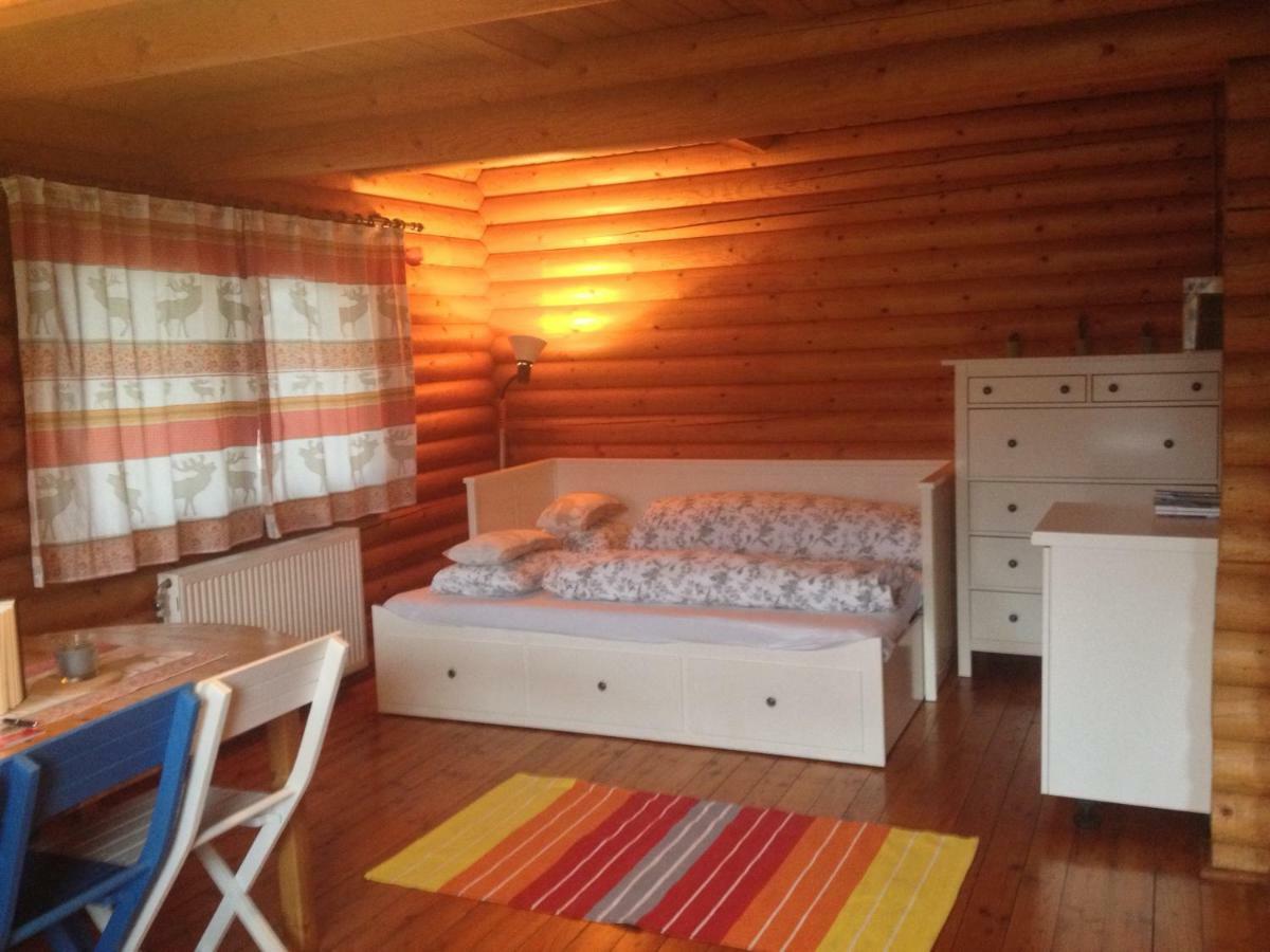 Gemütliche Blockhütte in Wiennähe Zofing Exterior foto
