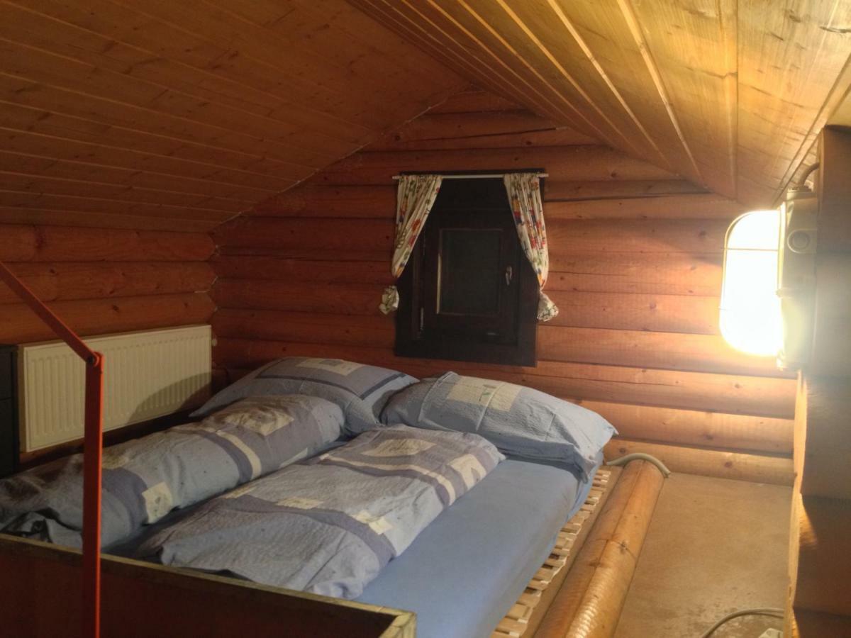 Gemütliche Blockhütte in Wiennähe Zofing Exterior foto